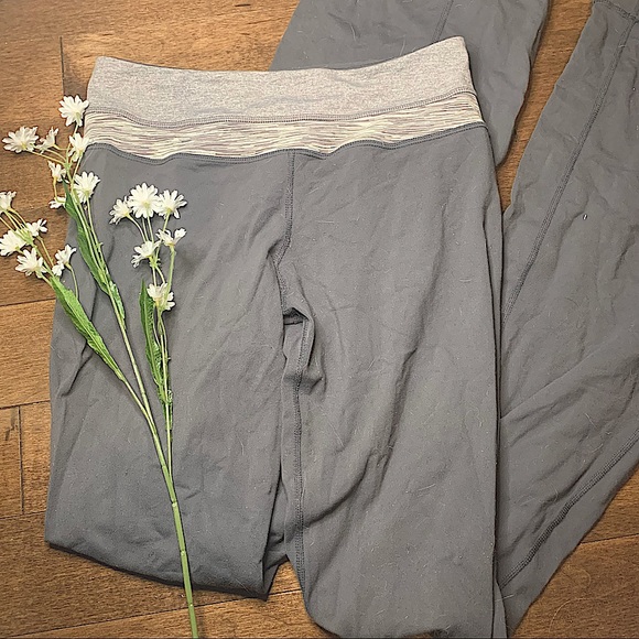 EUC LULULEMON DARK GREY/PURPLE TINT WIDE LEG HIGH RISE LEGGINGS SIZE 4 TALL - Picture 1 of 5